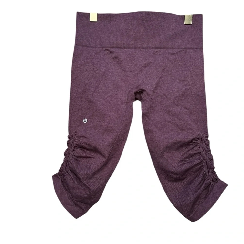 Lululemon In The Flow Capri II leggings in purple. Size 8